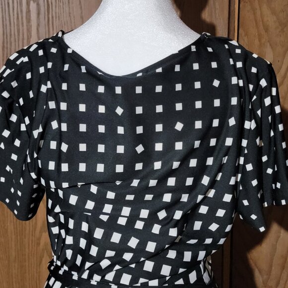 Black n White Checked Wrap Dress – Medium - Picture 9 of 10